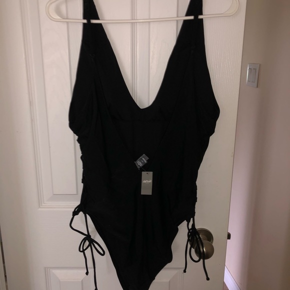 American Eagle one piece swimsuit in XL LONG - Picture 3 of 5